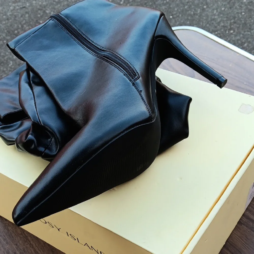 Elegant Black Women's Heels - Picture 3 of 3